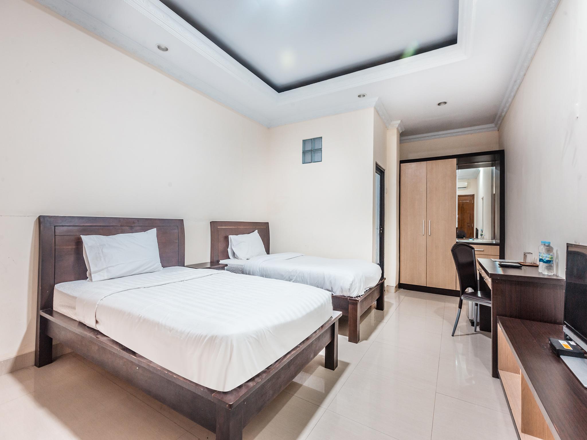Oyo 1667 Wisma Lux Barkah Jakarta Exterior photo