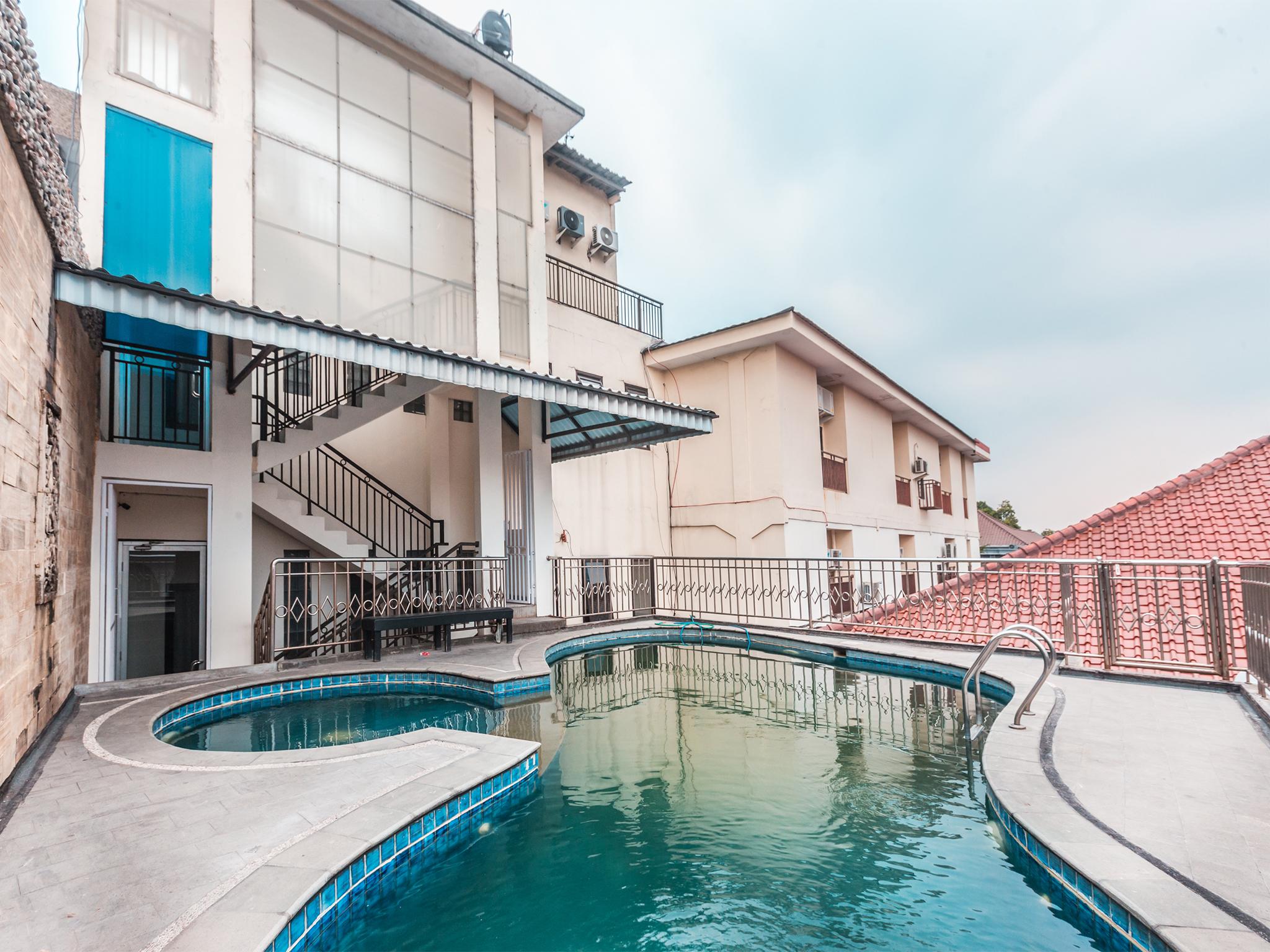 Oyo 1667 Wisma Lux Barkah Jakarta Exterior photo