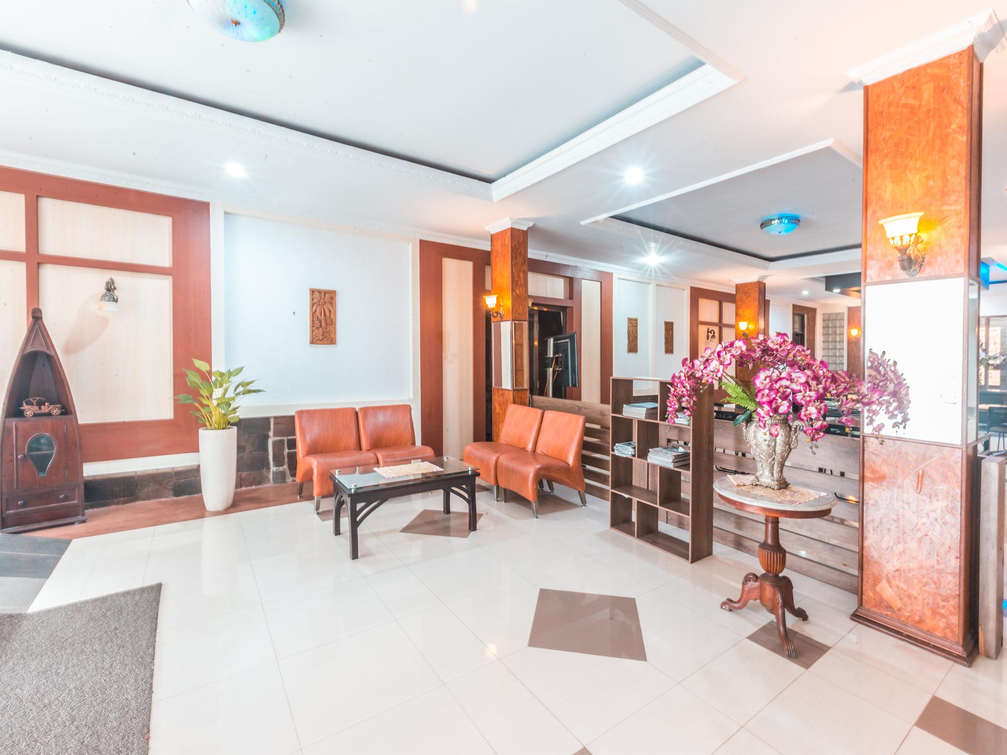 Oyo 1667 Wisma Lux Barkah Jakarta Exterior photo