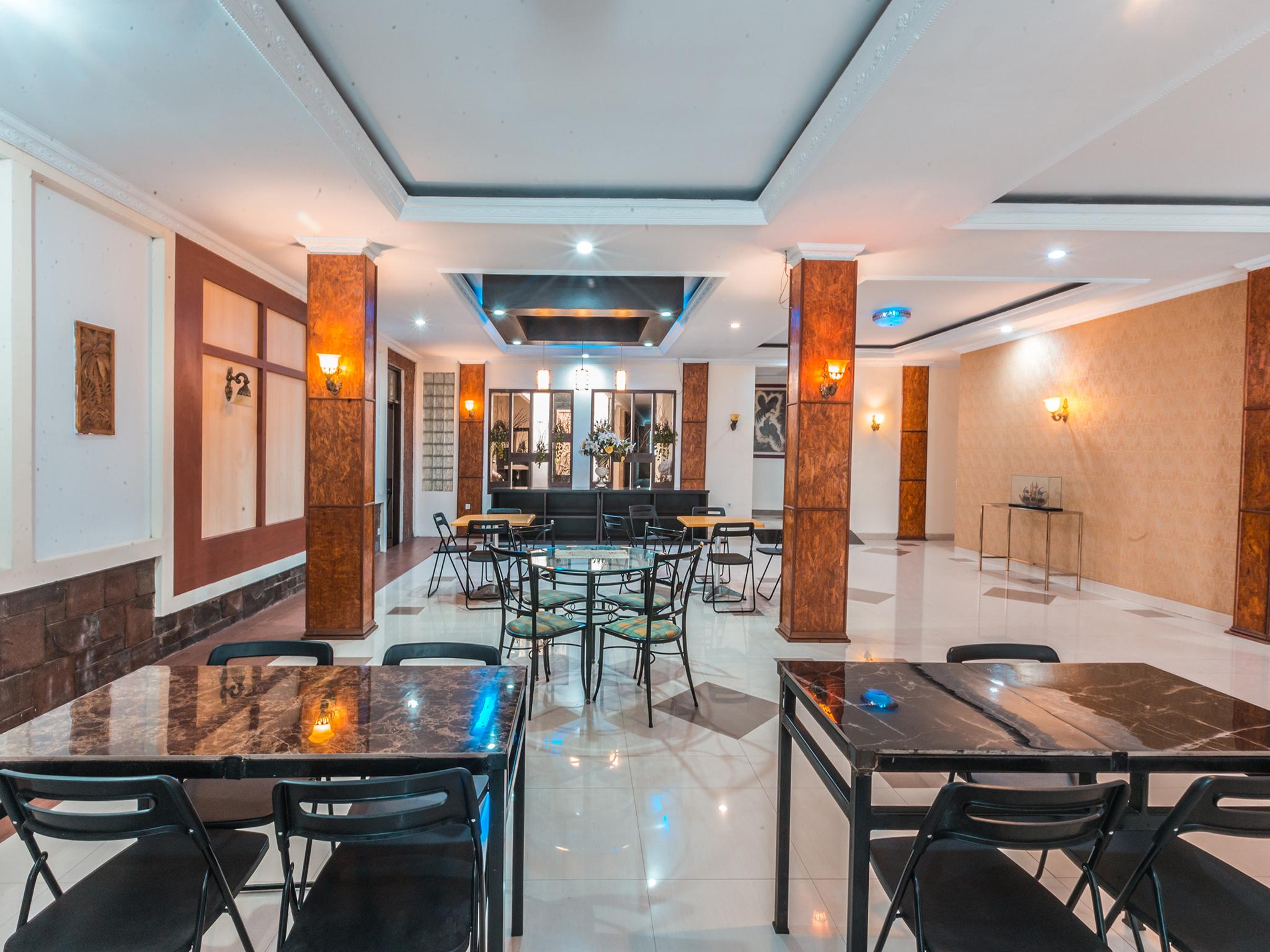 Oyo 1667 Wisma Lux Barkah Jakarta Exterior photo