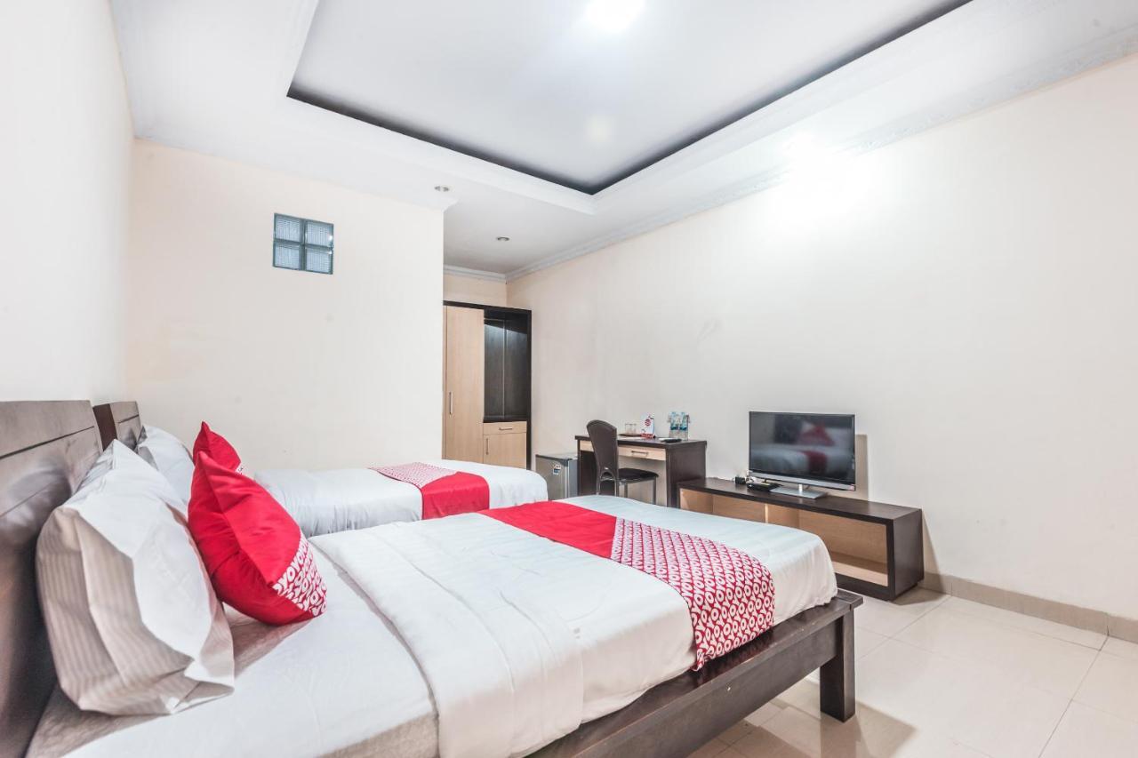 Oyo 1667 Wisma Lux Barkah Jakarta Exterior photo